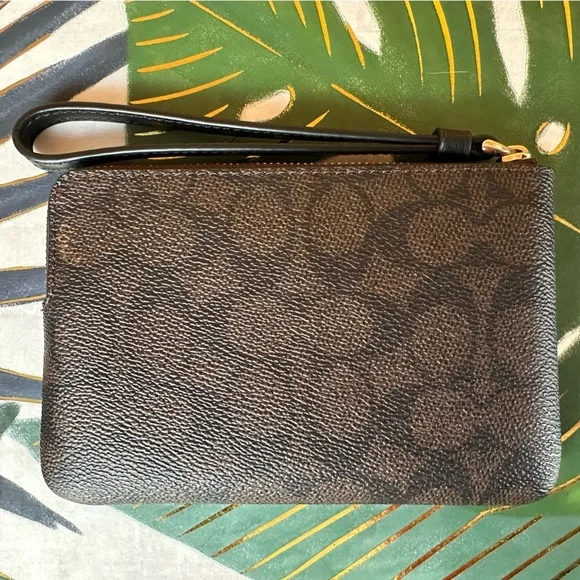 🤖 Cosmic Coach Robot Corner Zip Wristlet NWT - Picture 9 of 14